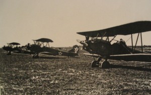 Sovětská letadla PO-2 Kukuruznik v Chrudimi po osvobození města